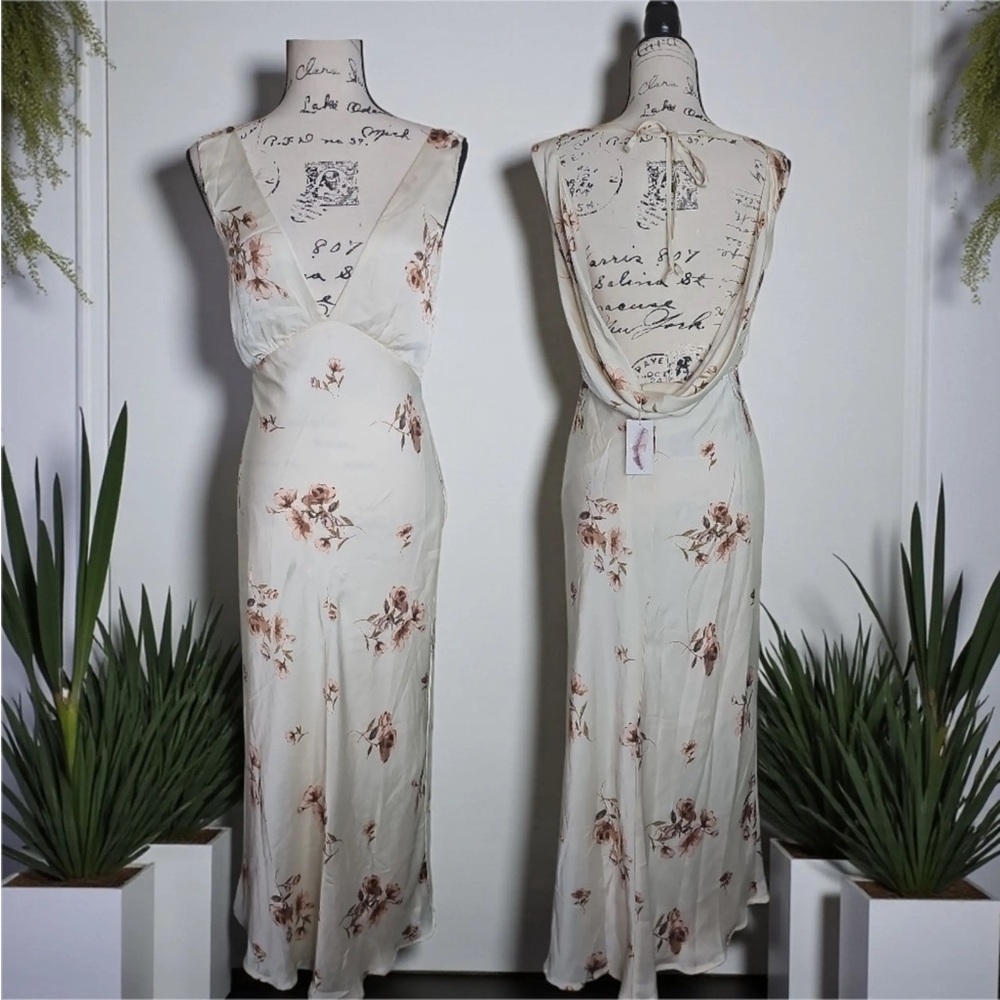 Jessica Simpson Cream Floral V-Neck Maxi Dress